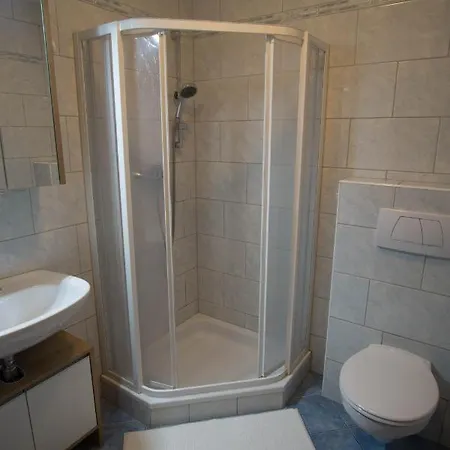 Ofer Thomas & Michaela *