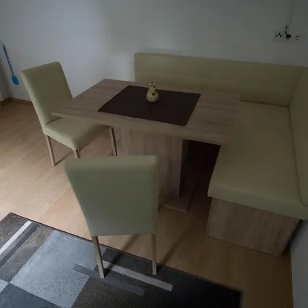 Ofer Thomas & Michaela