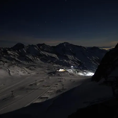 Ofer Thomas & Michaela * ノイシュティフト・イム・シュトゥーバイタール