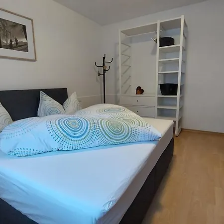 Ofer Thomas & Michaela