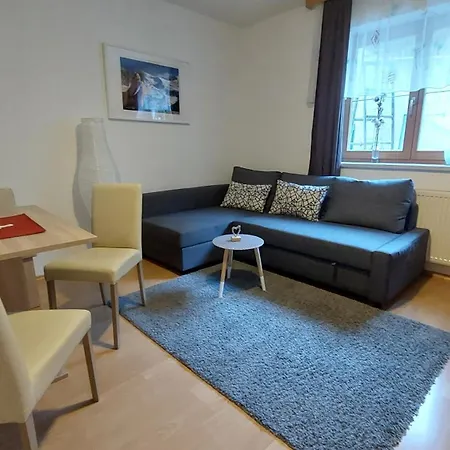 Ofer Thomas & Michaela * ניוסטיפט אים סטובאיטל