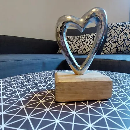 Ofer Thomas & Michaela דירה ניוסטיפט אים סטובאיטל