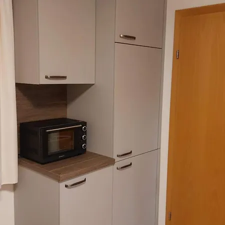 Ofer Thomas & Michaela * ניוסטיפט אים סטובאיטל